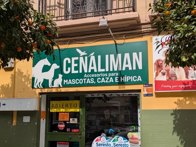 Fachada de la tienda Cenaliman en Córdoba